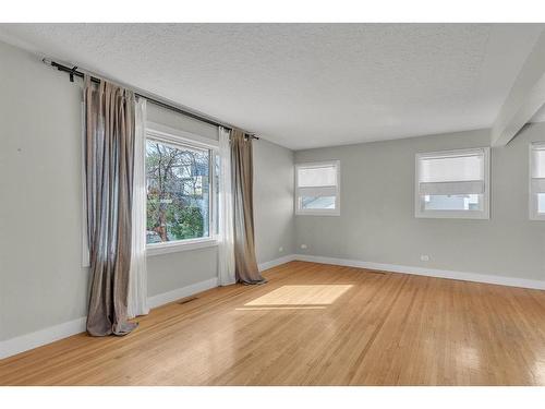 2212 29 Avenue Sw, Calgary, AB - Indoor Photo Showing Other Room