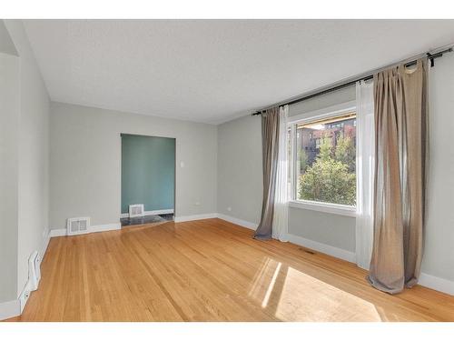 2212 29 Avenue Sw, Calgary, AB - Indoor Photo Showing Other Room