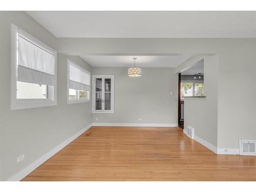 2212 29 Avenue Sw, Calgary, AB - Indoor Photo Showing Other Room