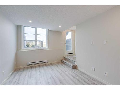 404-260 Rowley Way Nw, Calgary, AB - Indoor Photo Showing Other Room