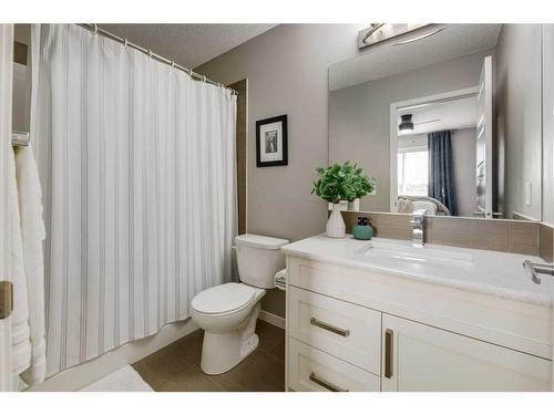 111 New Brighton Walk Se, Calgary, AB - Indoor Photo Showing Bathroom