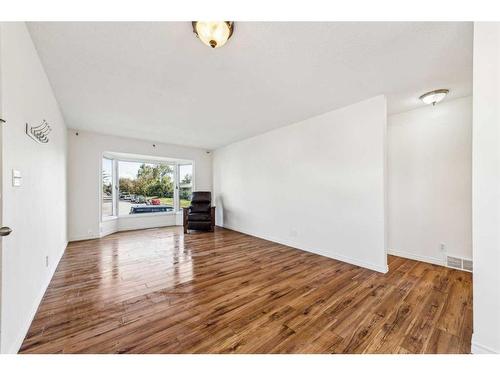 9 Marwood Circle Ne, Calgary, AB - Indoor Photo Showing Living Room