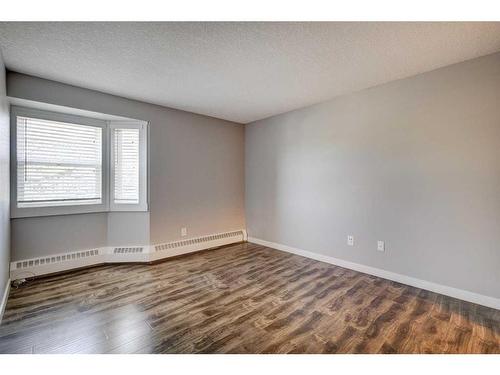 406-550 Westwood Drive Sw, Calgary, AB - Indoor Photo Showing Other Room