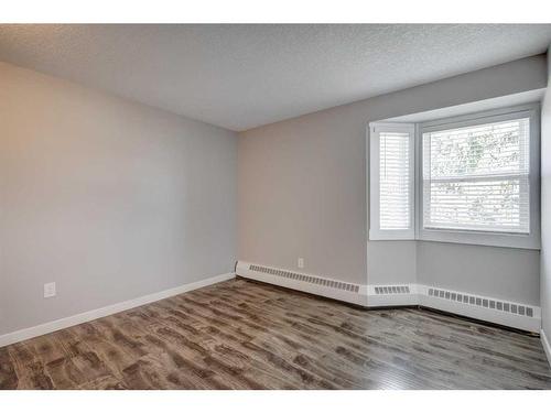 406-550 Westwood Drive Sw, Calgary, AB - Indoor Photo Showing Other Room