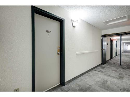 406-550 Westwood Drive Sw, Calgary, AB - Indoor Photo Showing Other Room