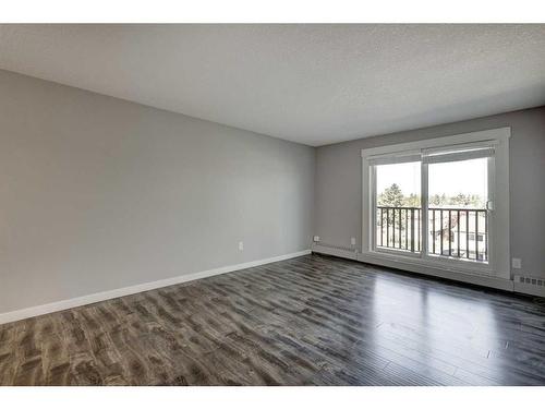 406-550 Westwood Drive Sw, Calgary, AB - Indoor Photo Showing Other Room