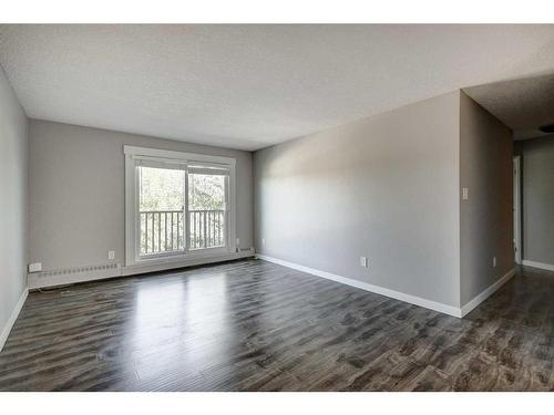 406-550 Westwood Drive Sw, Calgary, AB - Indoor Photo Showing Other Room