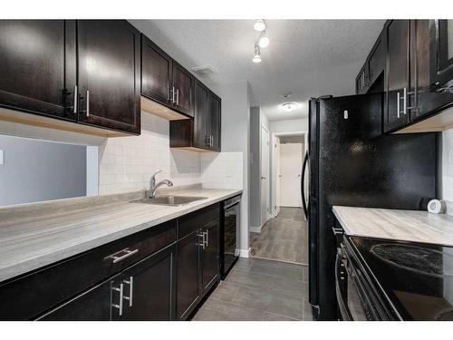 406-550 Westwood Drive Sw, Calgary, AB - Indoor Photo Showing Kitchen