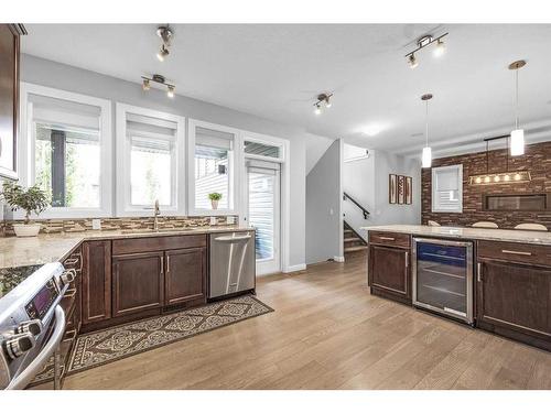 40 Evansfield Place Nw, Calgary, AB - Indoor Photo Showing Kitchen With Upgraded Kitchen