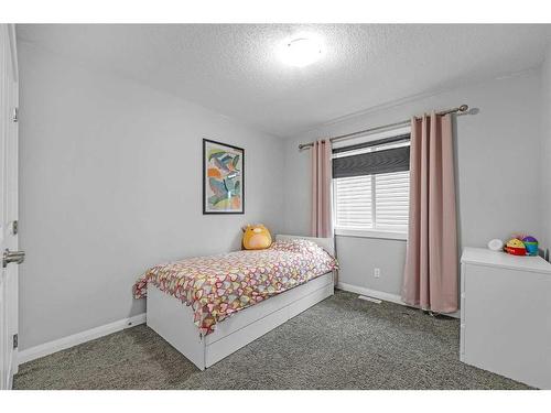 40 Evansfield Place Nw, Calgary, AB - Indoor Photo Showing Bedroom