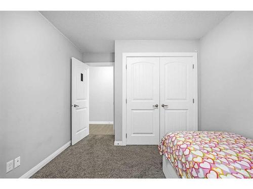 40 Evansfield Place Nw, Calgary, AB - Indoor Photo Showing Bedroom