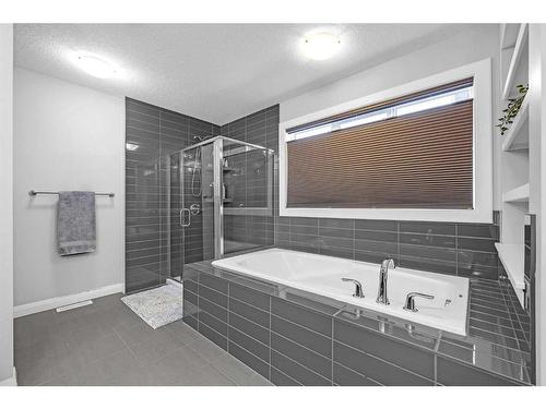 40 Evansfield Place Nw, Calgary, AB - Indoor Photo Showing Bathroom