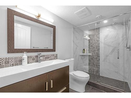 40 Evansfield Place Nw, Calgary, AB - Indoor Photo Showing Bathroom