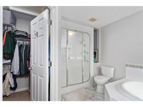 276 Cove Dr, Chestermere, AB - Indoor Photo Showing Bathroom