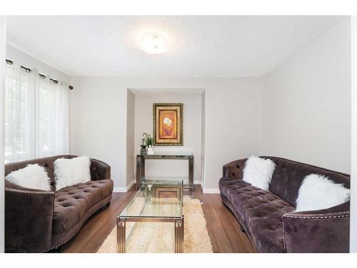 276 Cove Dr, Chestermere, AB - Indoor Photo Showing Living Room