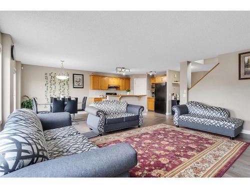 250 Saddlecrest Close Ne, Calgary, AB - Indoor Photo Showing Living Room