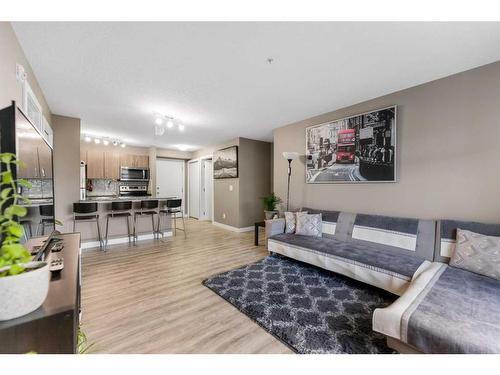 1513-4641 128 Avenue Ne, Calgary, AB - Indoor Photo Showing Living Room