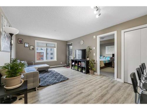 1513-4641 128 Avenue Ne, Calgary, AB - Indoor Photo Showing Living Room