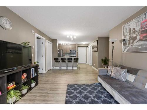 1513-4641 128 Avenue Ne, Calgary, AB - Indoor Photo Showing Living Room