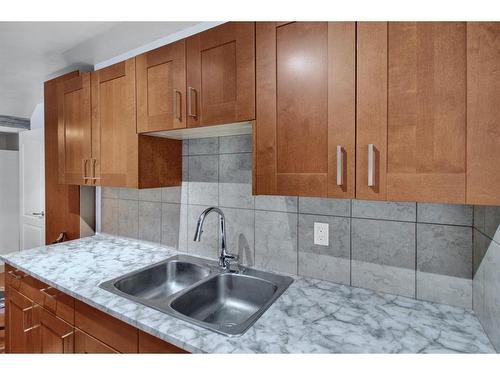 96-251 90 Avenue Se, Calgary, AB - Indoor Photo Showing Kitchen With Double Sink