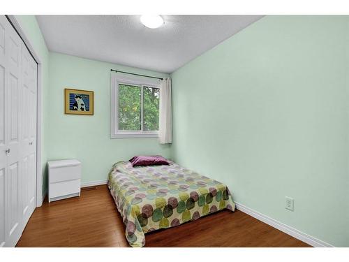 96-251 90 Avenue Se, Calgary, AB - Indoor Photo Showing Bedroom