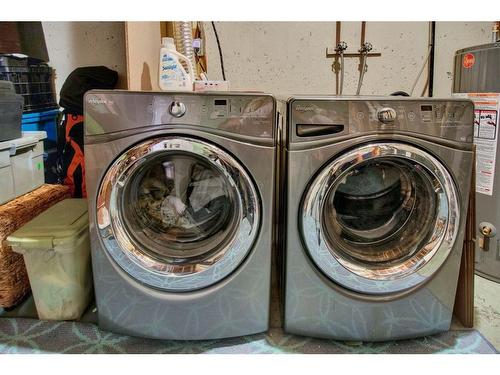 96-251 90 Avenue Se, Calgary, AB - Indoor Photo Showing Laundry Room