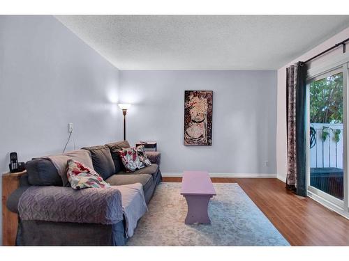 96-251 90 Avenue Se, Calgary, AB - Indoor Photo Showing Other Room