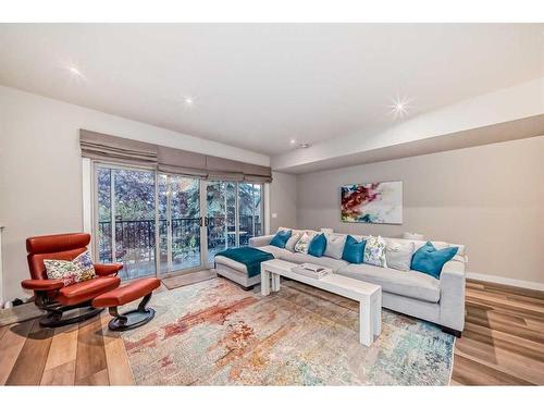 2-1934 24A Street Sw, Calgary, AB - Indoor Photo Showing Living Room