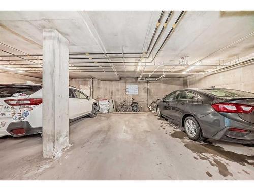 2-1934 24A Street Sw, Calgary, AB - Indoor Photo Showing Garage