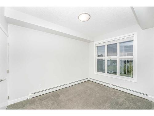 3306-95 Burma Star Road Sw, Calgary, AB - Indoor Photo Showing Other Room