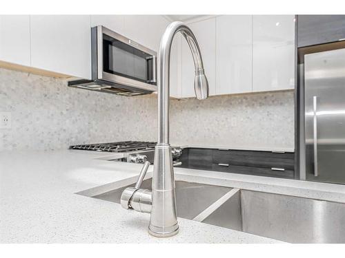 3306-95 Burma Star Road Sw, Calgary, AB - Indoor Photo Showing Kitchen With Upgraded Kitchen