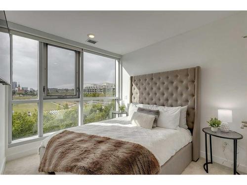 406-88 9 Street Ne, Calgary, AB - Indoor Photo Showing Bedroom