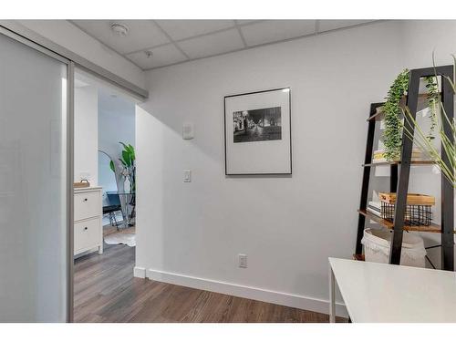 406-88 9 Street Ne, Calgary, AB - Indoor Photo Showing Other Room