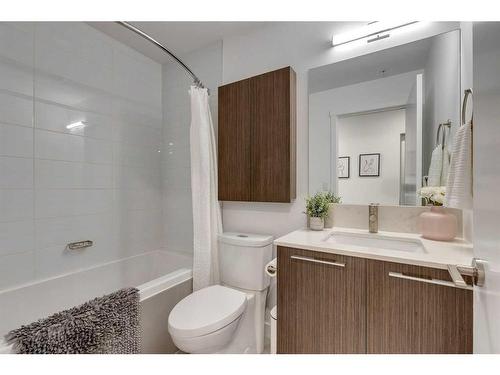 406-88 9 Street Ne, Calgary, AB - Indoor Photo Showing Bathroom