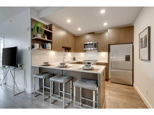 406-88 9 Street Ne, Calgary, AB - Indoor Photo Showing Kitchen With Upgraded Kitchen