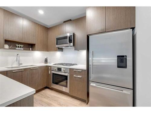 406-88 9 Street Ne, Calgary, AB - Indoor Photo Showing Kitchen With Upgraded Kitchen