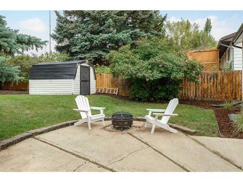 4 Oakbury Place Sw, Calgary, AB - Outdoor With Backyard