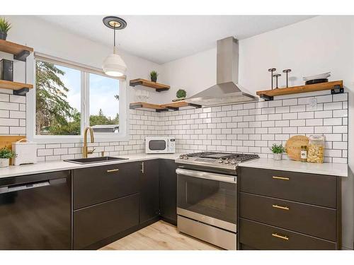 4 Oakbury Place Sw, Calgary, AB - Indoor Photo Showing Kitchen