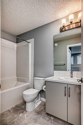 151 Magnolia Terrace Se, Calgary, AB - Indoor Photo Showing Bathroom