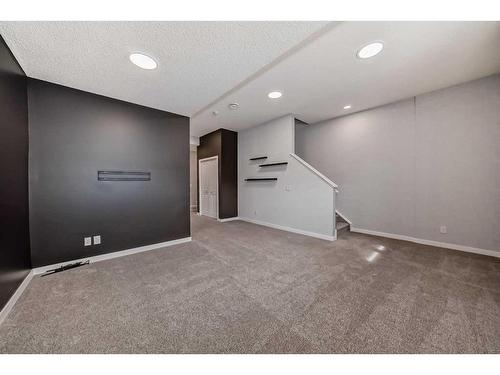 151 Magnolia Terrace Se, Calgary, AB - Indoor