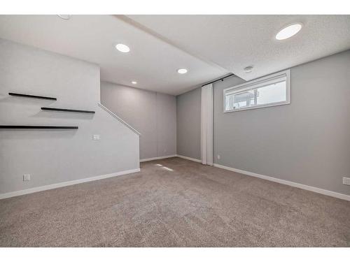 151 Magnolia Terrace Se, Calgary, AB - Indoor