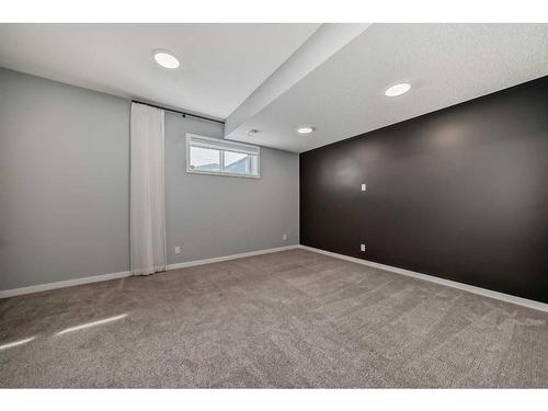 151 Magnolia Terrace Se, Calgary, AB - Indoor