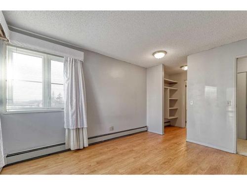 13-2513 Edenwold Heights Nw, Calgary, AB - Indoor Photo Showing Bedroom