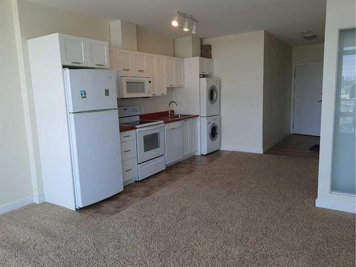 404-3820 Brentwood Road Nw, Calgary, AB - Indoor Photo Showing Kitchen