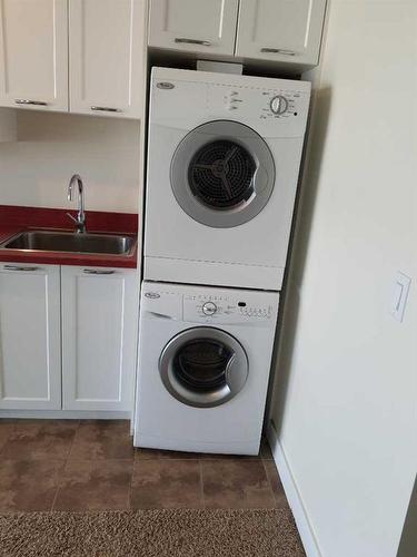 404-3820 Brentwood Road Nw, Calgary, AB - Indoor Photo Showing Laundry Room