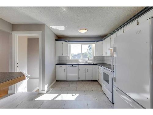 83 Lake Sylvan Close Se, Calgary, AB - Indoor Photo Showing Kitchen