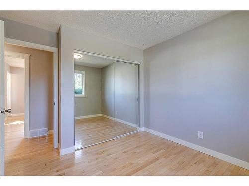 83 Lake Sylvan Close Se, Calgary, AB - Indoor Photo Showing Other Room