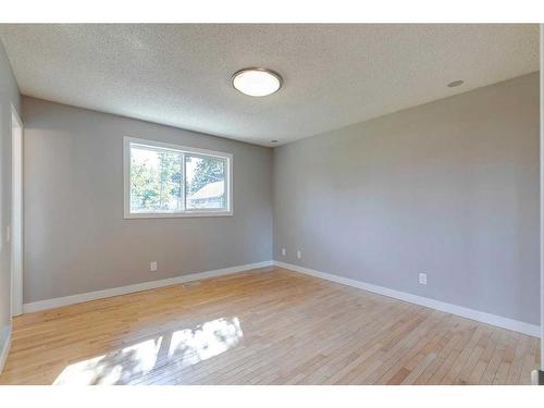 83 Lake Sylvan Close Se, Calgary, AB - Indoor Photo Showing Other Room