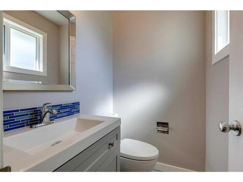 83 Lake Sylvan Close Se, Calgary, AB - Indoor Photo Showing Bathroom