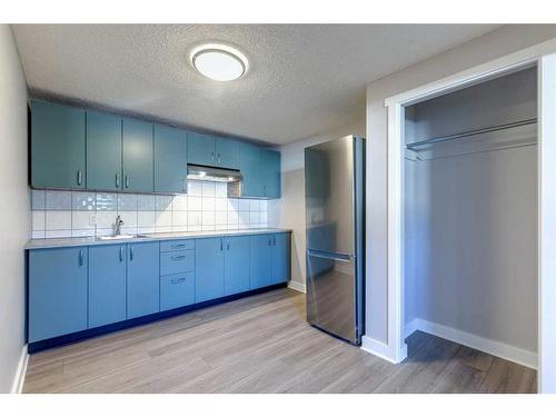 83 Lake Sylvan Close Se, Calgary, AB - Indoor Photo Showing Kitchen